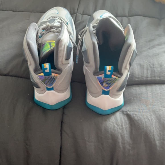 NIKE Lebron XIII - Picture 3 of 5